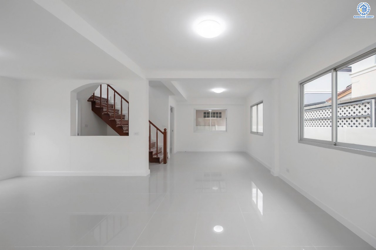 บ้านมือสองตกแต่งใหม่ โครงการ ศุภาลัยวิลล์ วงแหวน-รัตนาธิเบศร์ เนื้อที่กว้างกว่า 52 ตร.ว. ฟังก์ชัน 3 ห้องนอน 2 ห้องน้ำ 2 ที่จอดรถ ตอบโจทย์ทุกการเข้าอยู่ บนทำเลเดินทางสะดวก เชื่อมต่อถนนหลายเส้นทาง เพียง 15 นาทีก็ถึงรถไฟฟ้าสายสีม่วง "สถานีคลองบางไผ่" ใกล้ทางด่วน "กาญจนาภิเษก"